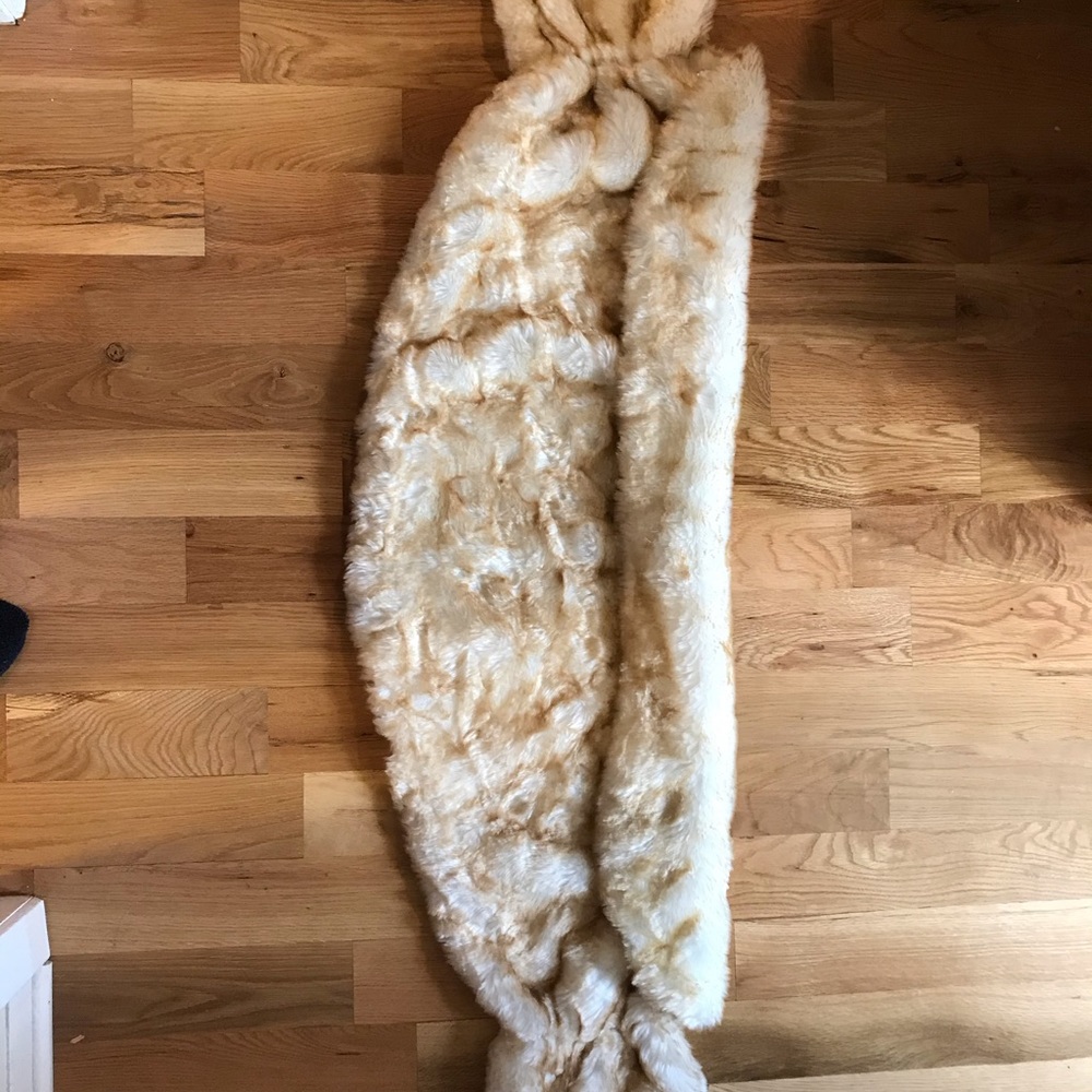 Fur shawl - Picture 3 of 4